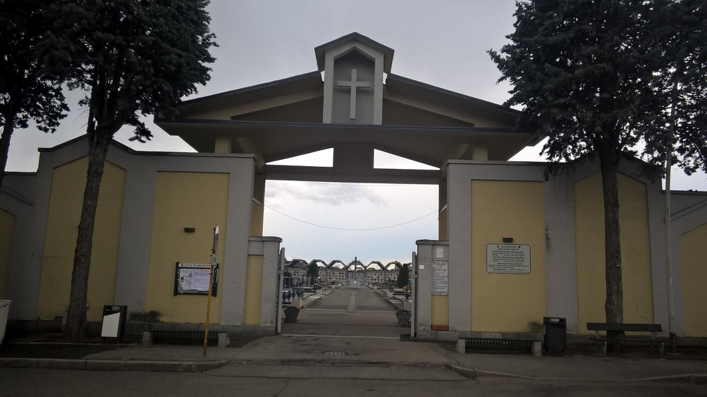 Commemorazione dei defunti orari prolungati al cimitero di