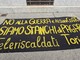 protesta con striscioni