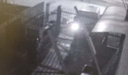 Spaccata con furto in un'azienda di Grugliasco [VIDEO]
