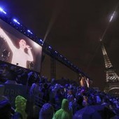 Parigi 2024, Celine Dion incanta: il mitico ritorno dopo la malattia