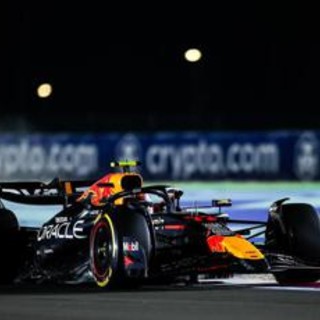 Formula 1, Perez si addormenta in pista: semaforo scatta, lui non parte - Video