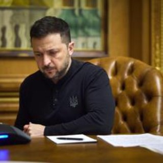 Ucraina, Zelensky: &quot;Pronto a trattare con Putin, intanto ridateci armi nucleari&quot;