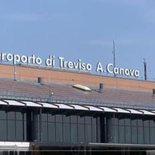 Treviso, aereo turismo fuori pista: aeroporto temporaneamente chiuso