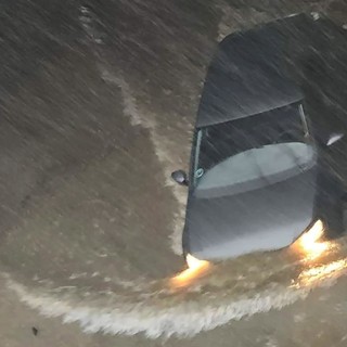 In Liguria esondazioni e allagamenti, scuole chiuse a Genova